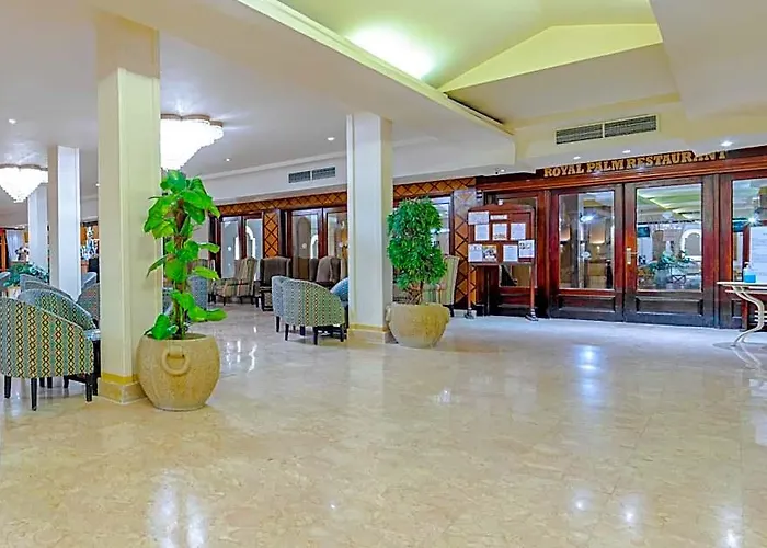 The Grand Hotel, Hotel