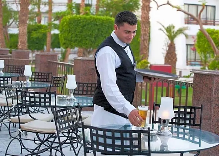 The Grand Hotel, Hotel